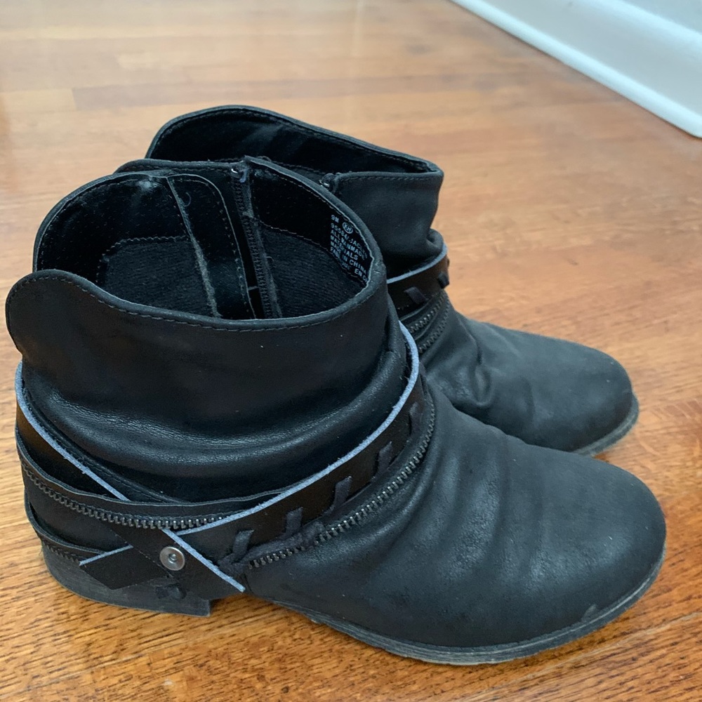 Maurice’s Black Zip-Up Booties